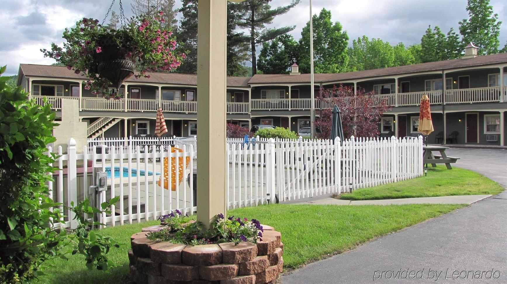 Mt. Madison Inn & Suites Gorham Exterior photo