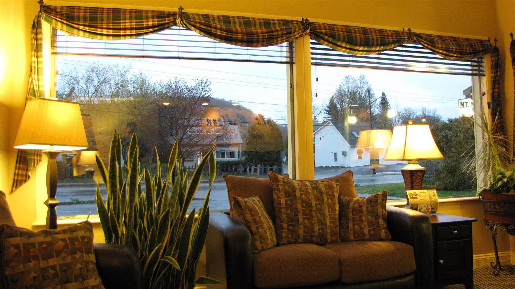 Mt. Madison Inn & Suites Gorham Exterior photo
