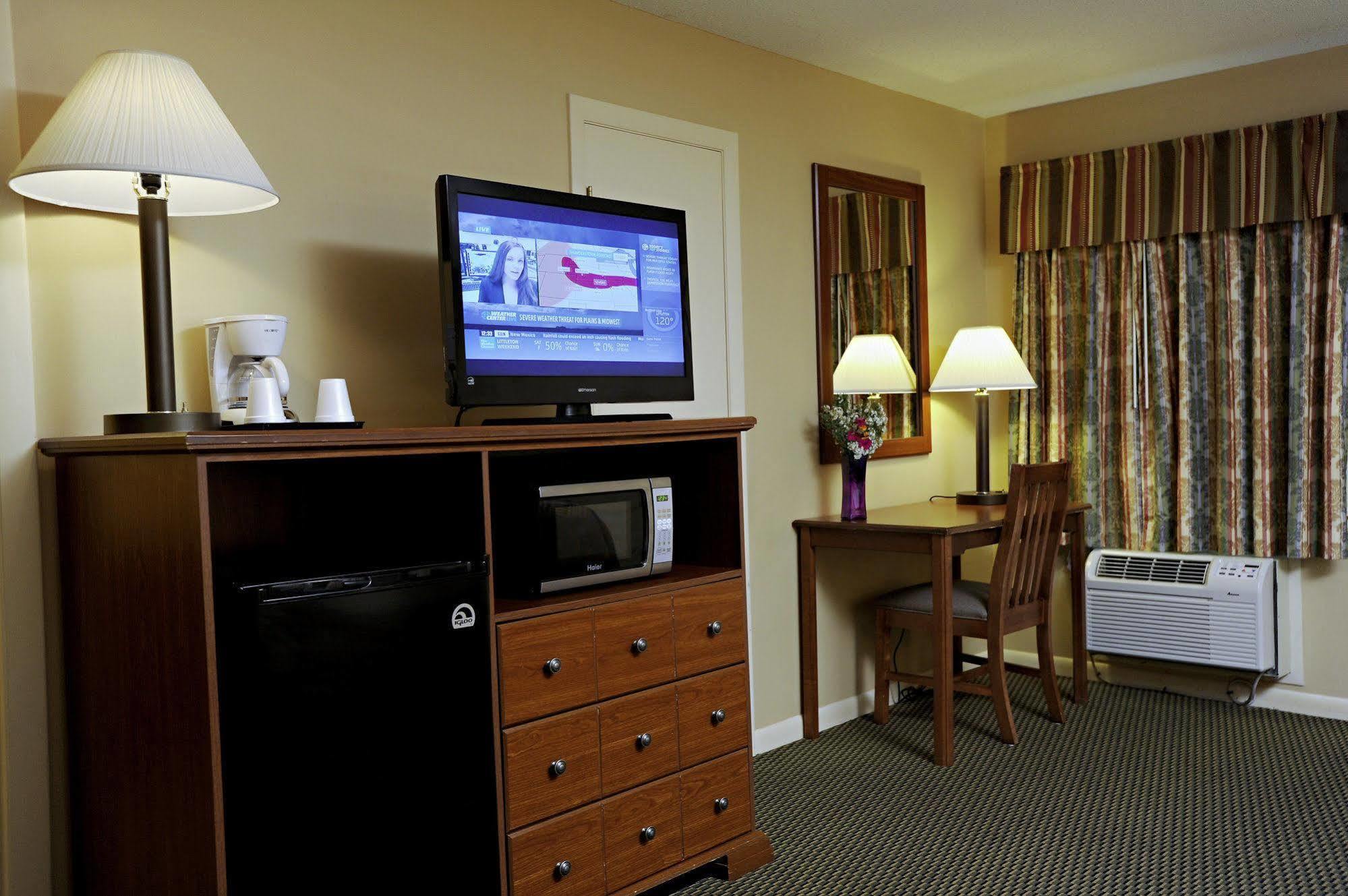 Mt. Madison Inn & Suites Gorham Exterior photo