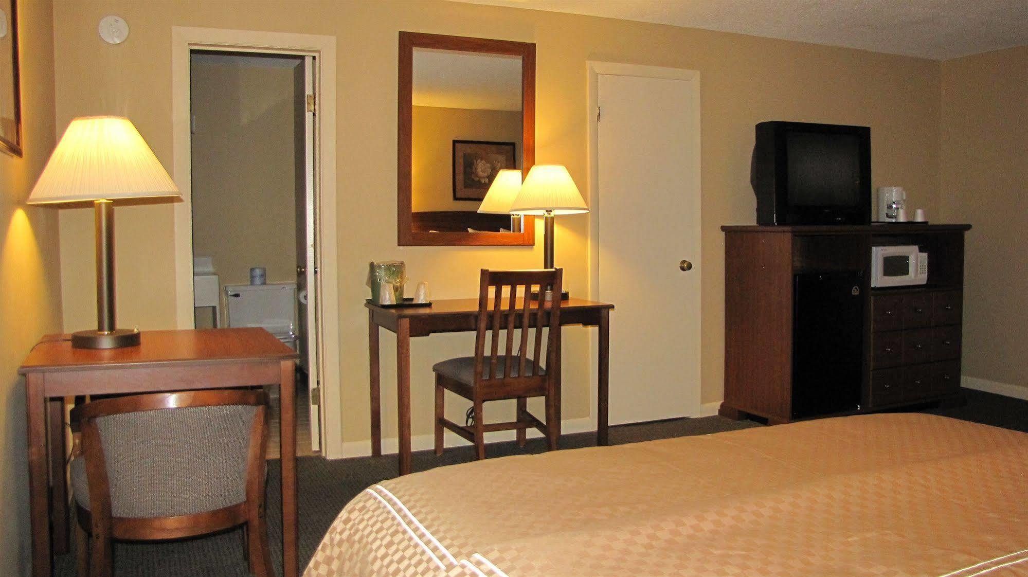 Mt. Madison Inn & Suites Gorham Exterior photo