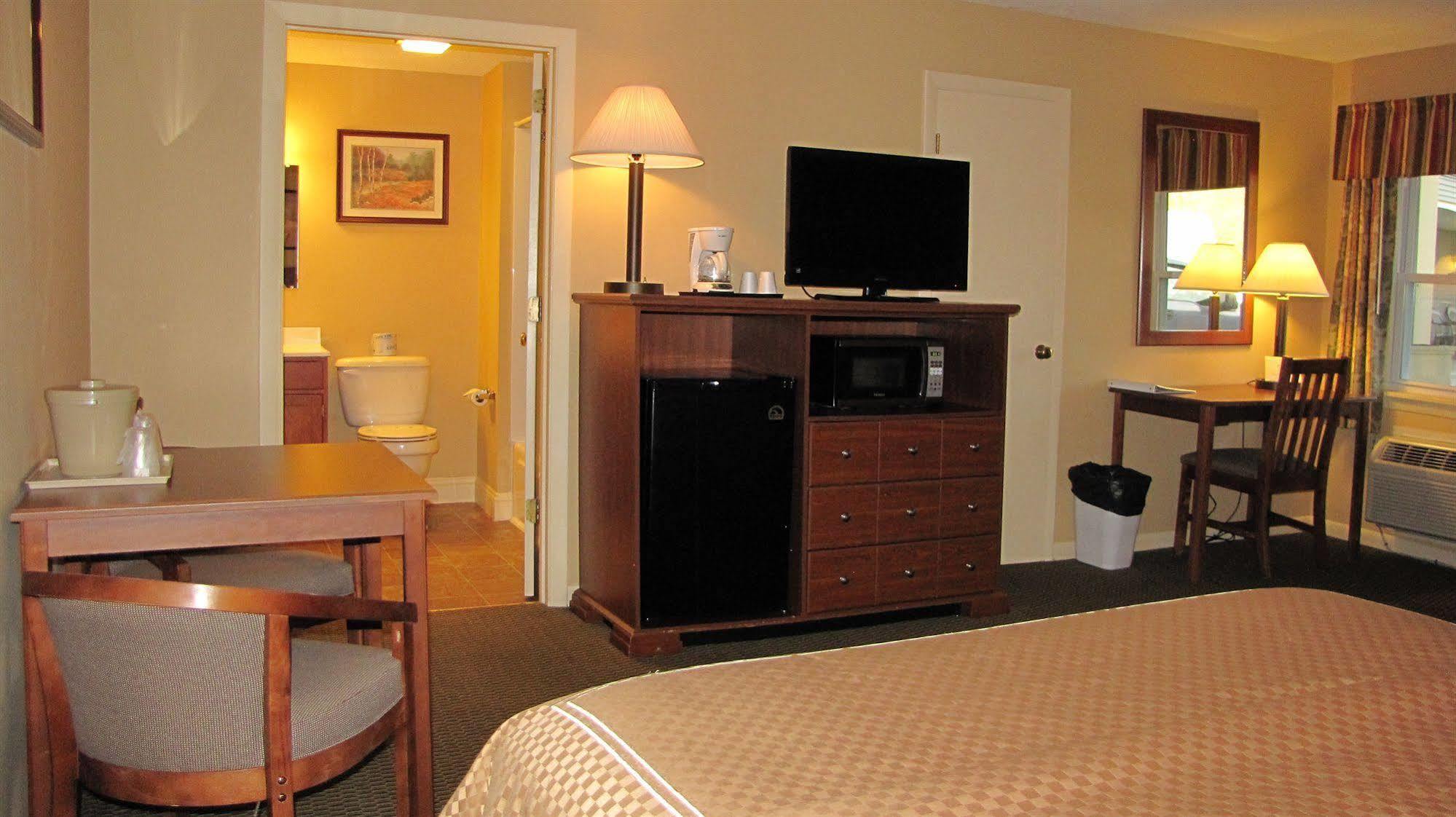 Mt. Madison Inn & Suites Gorham Exterior photo
