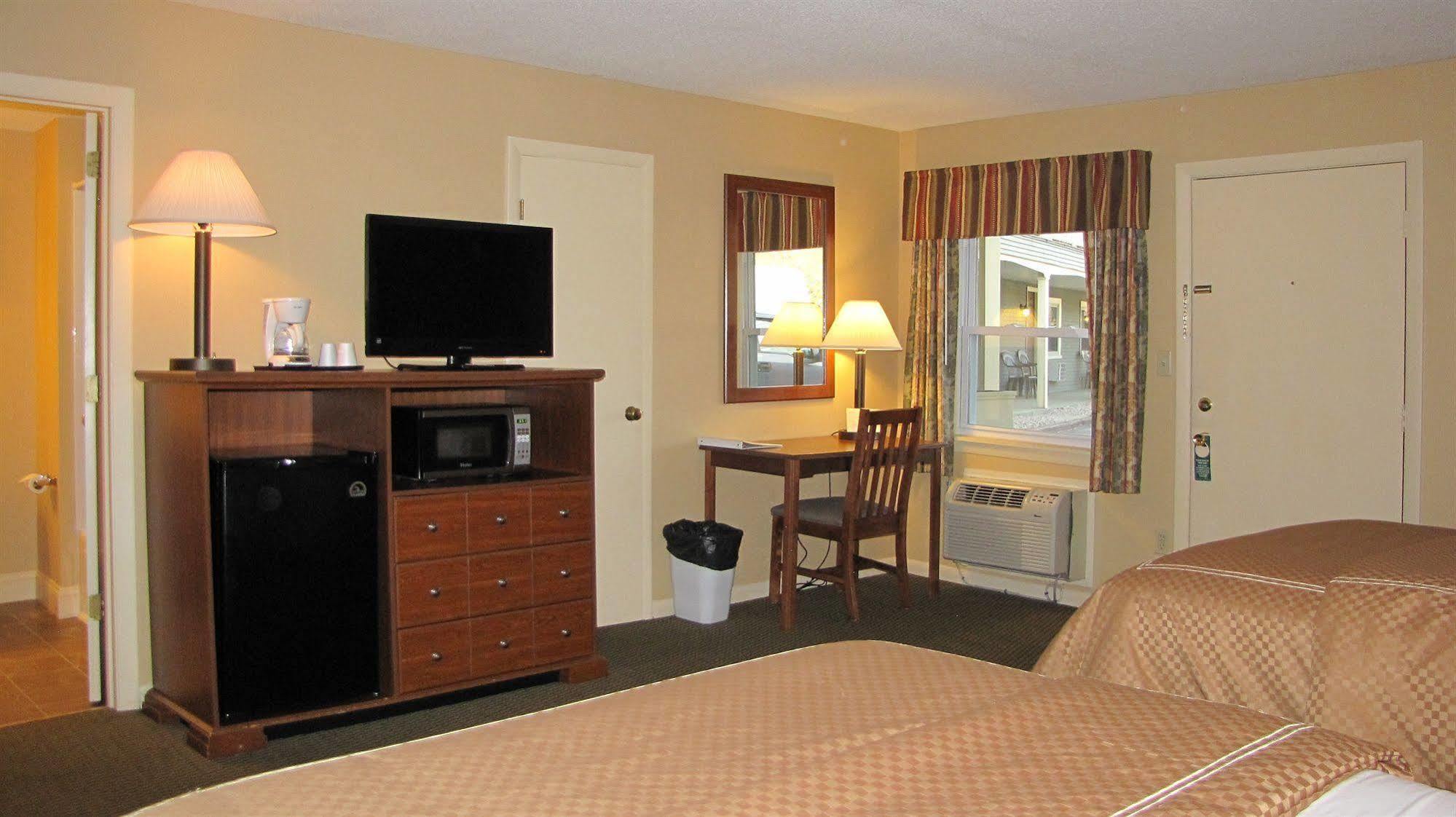 Mt. Madison Inn & Suites Gorham Exterior photo