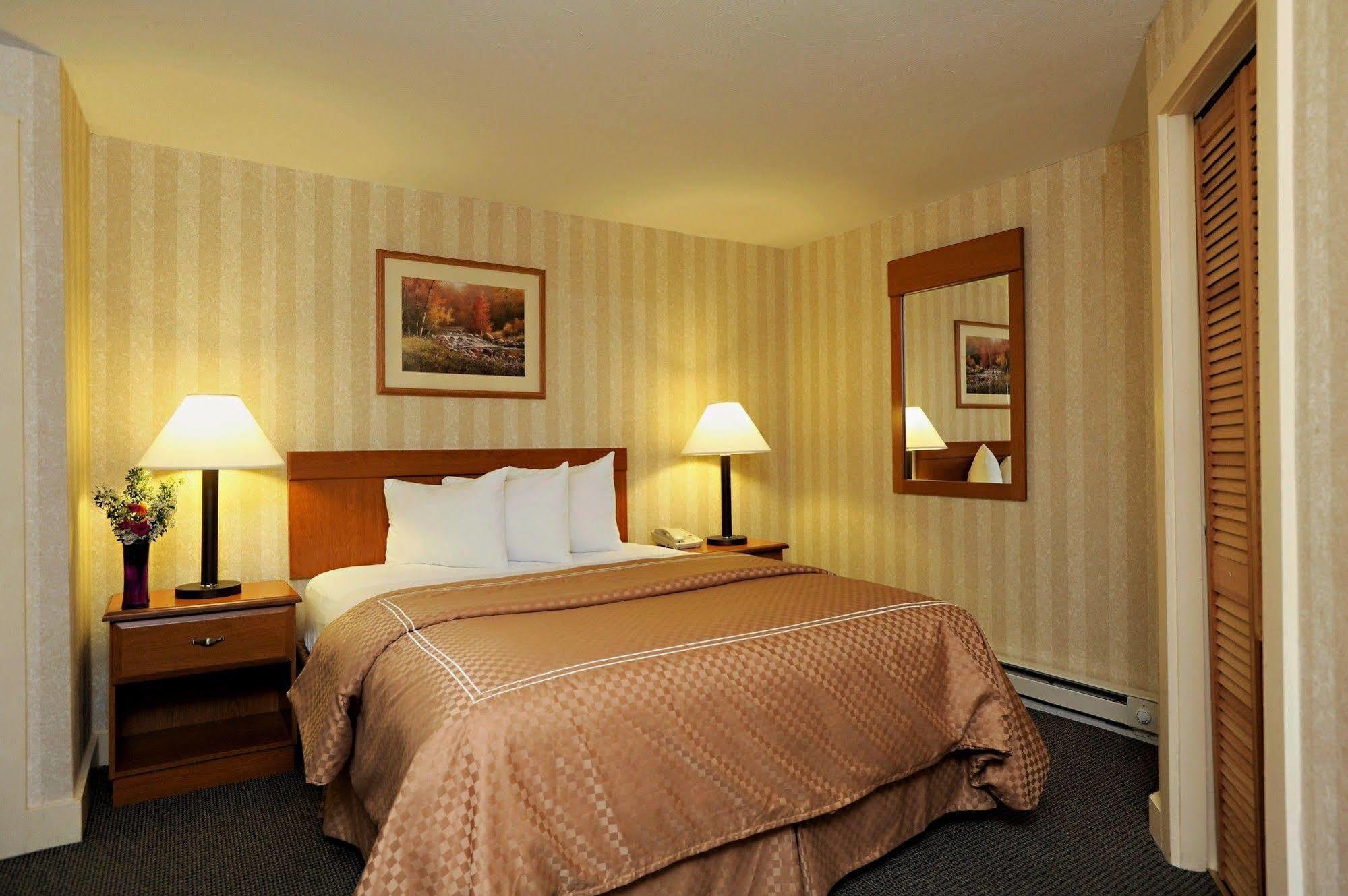 Mt. Madison Inn & Suites Gorham Exterior photo