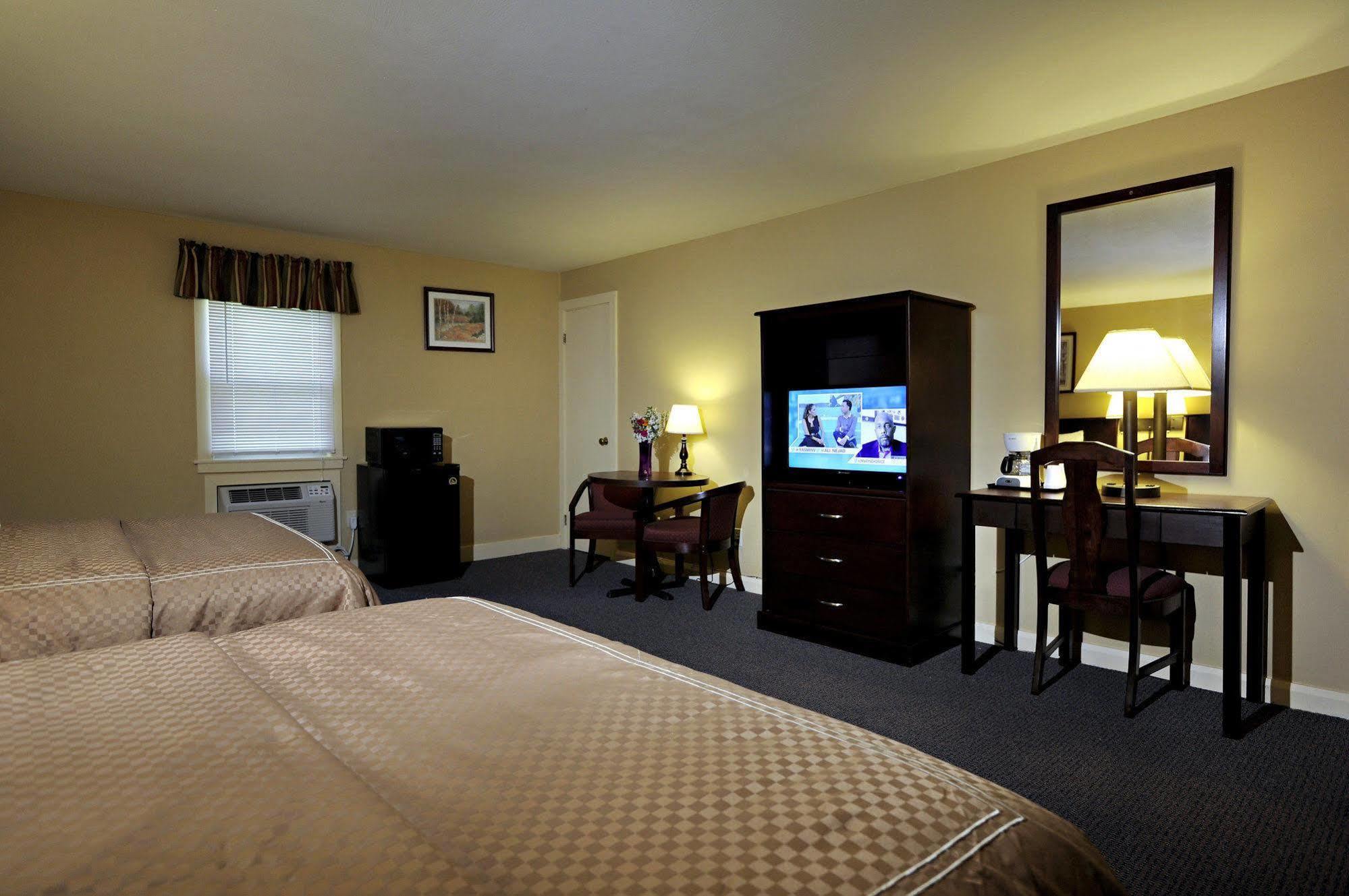 Mt. Madison Inn & Suites Gorham Exterior photo