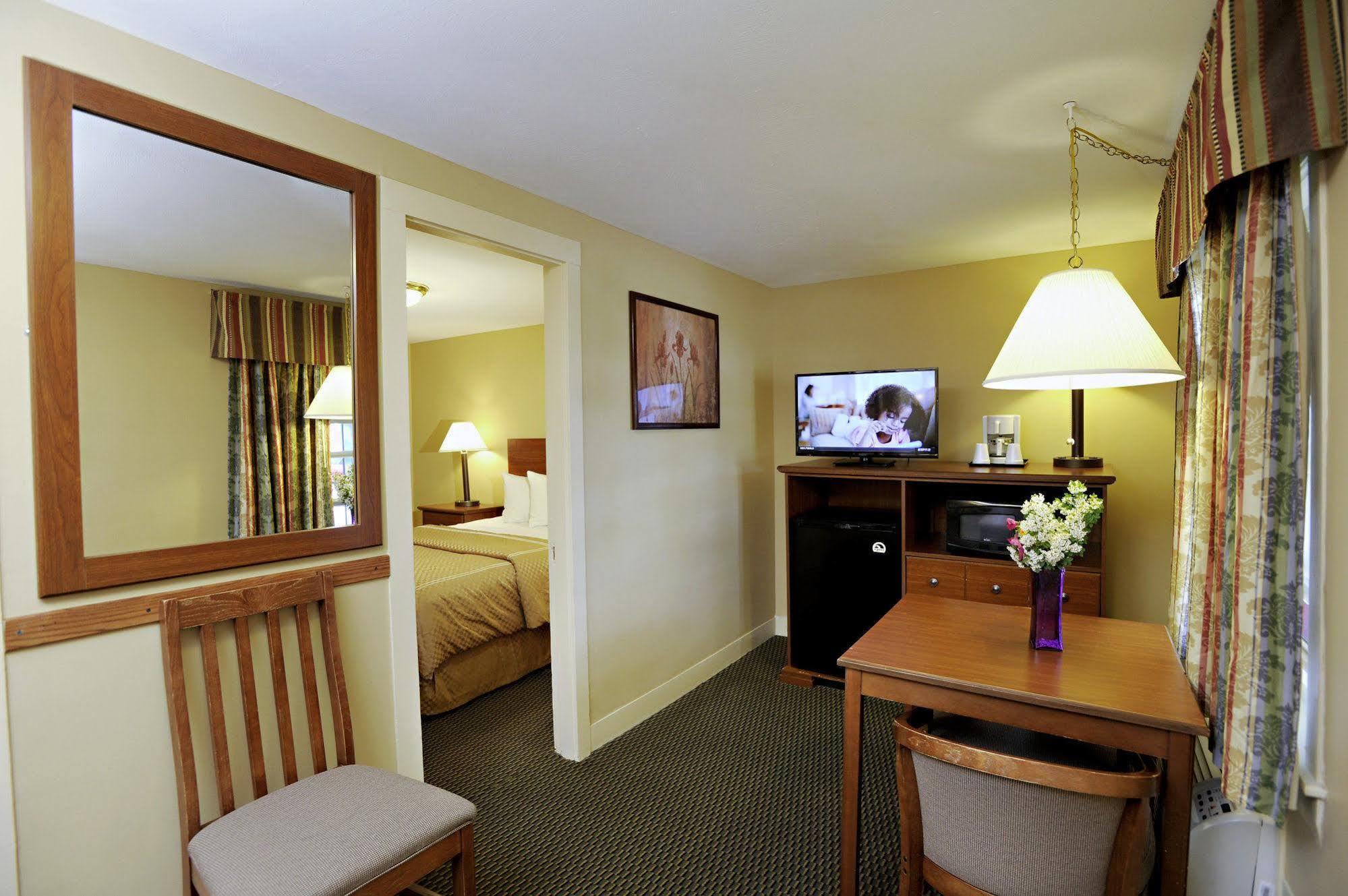 Mt. Madison Inn & Suites Gorham Exterior photo
