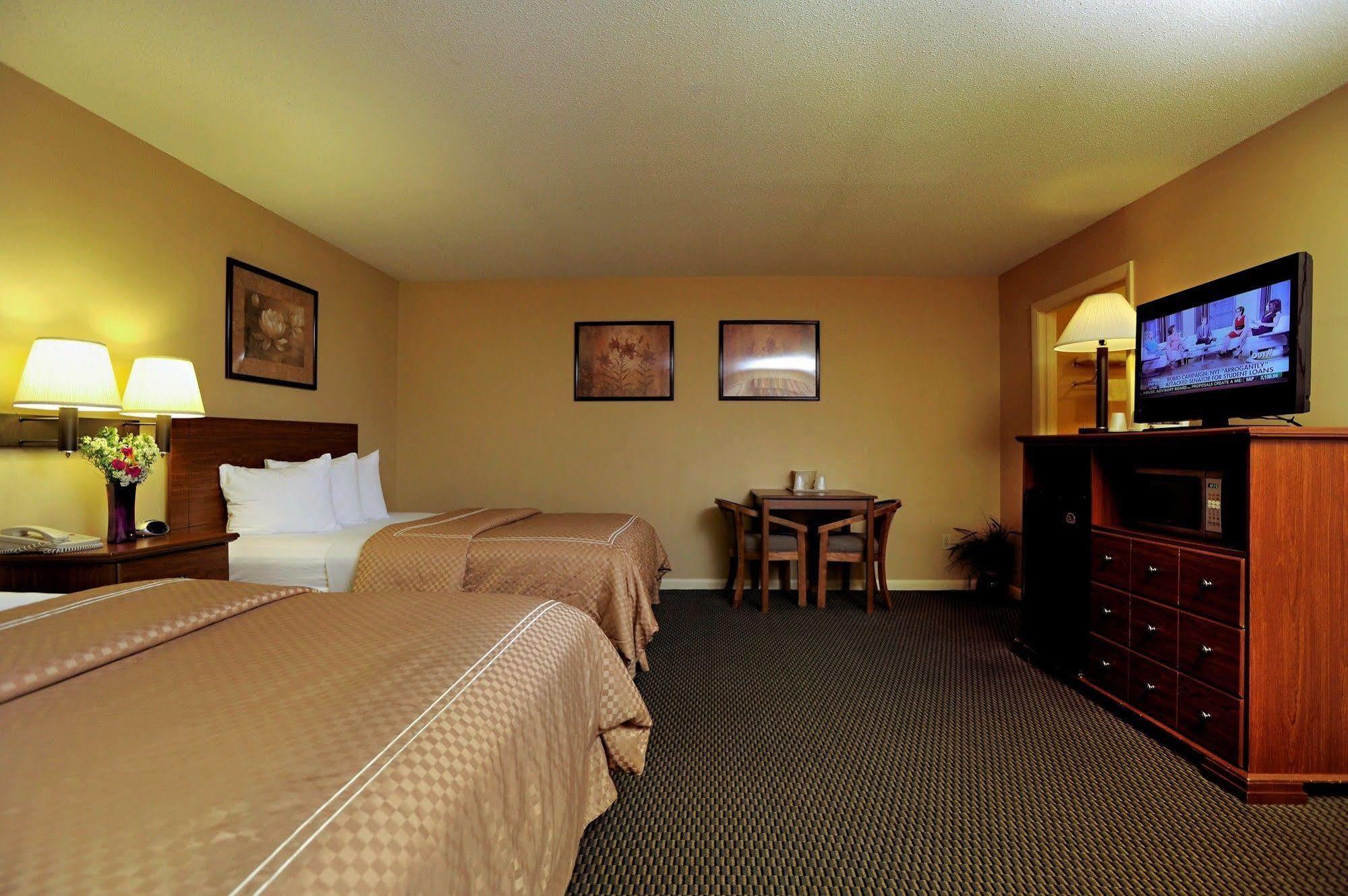 Mt. Madison Inn & Suites Gorham Exterior photo