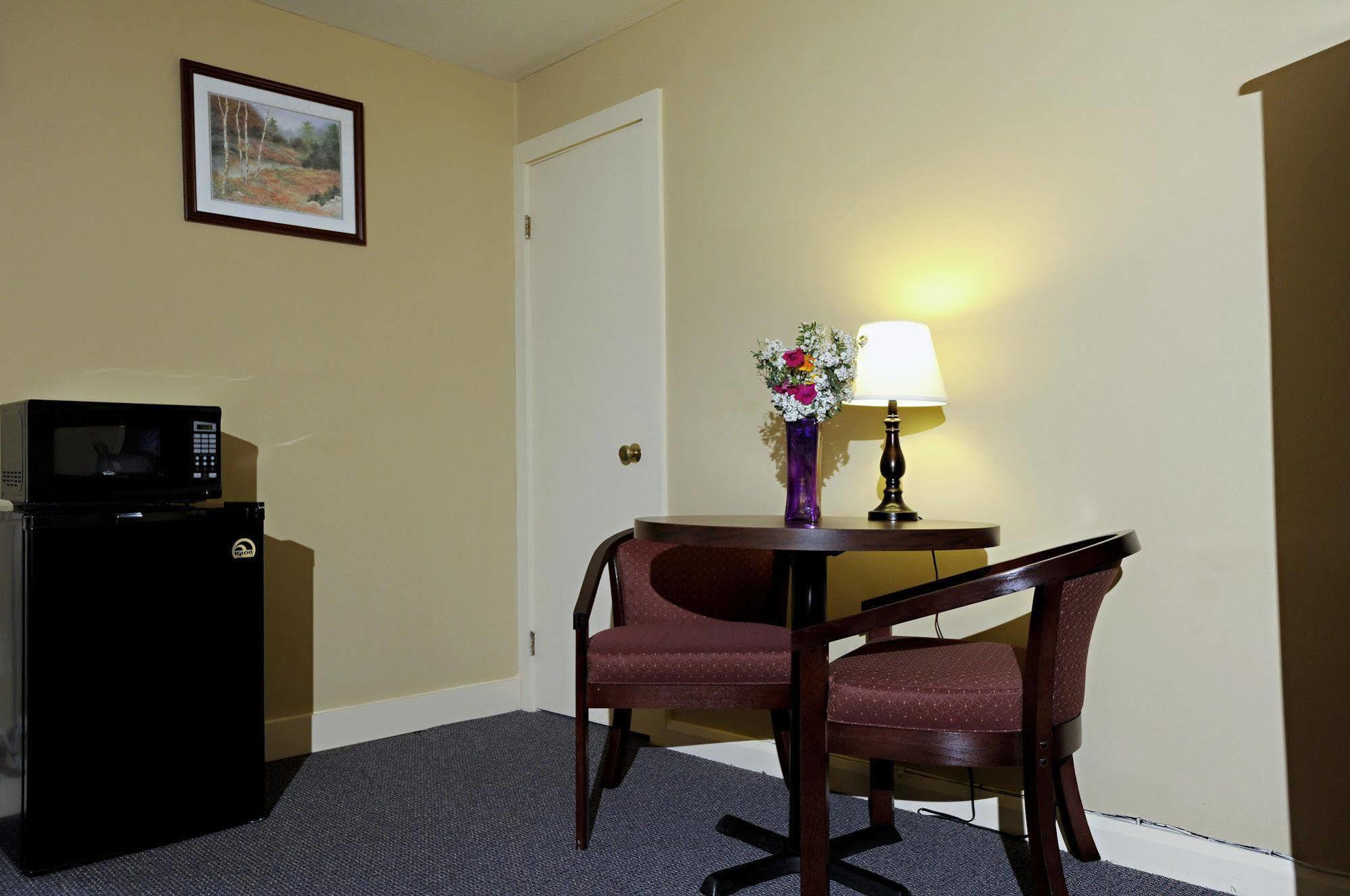 Mt. Madison Inn & Suites Gorham Exterior photo