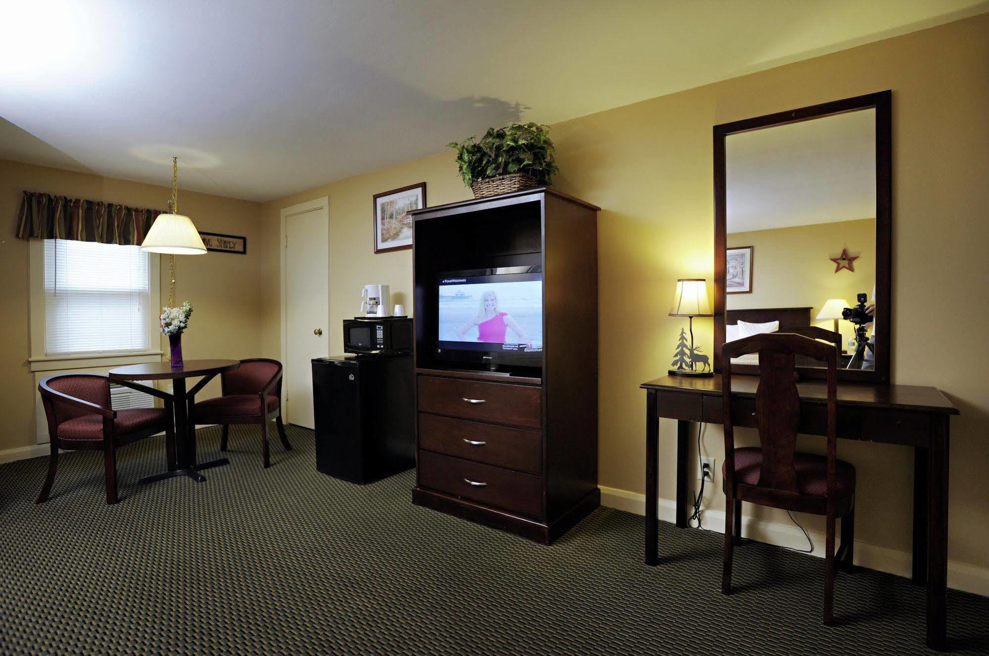 Mt. Madison Inn & Suites Gorham Exterior photo