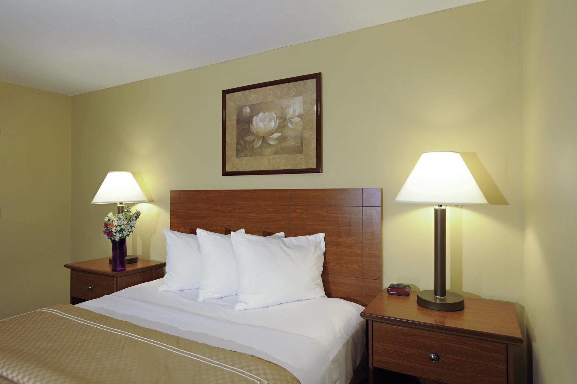 Mt. Madison Inn & Suites Gorham Exterior photo