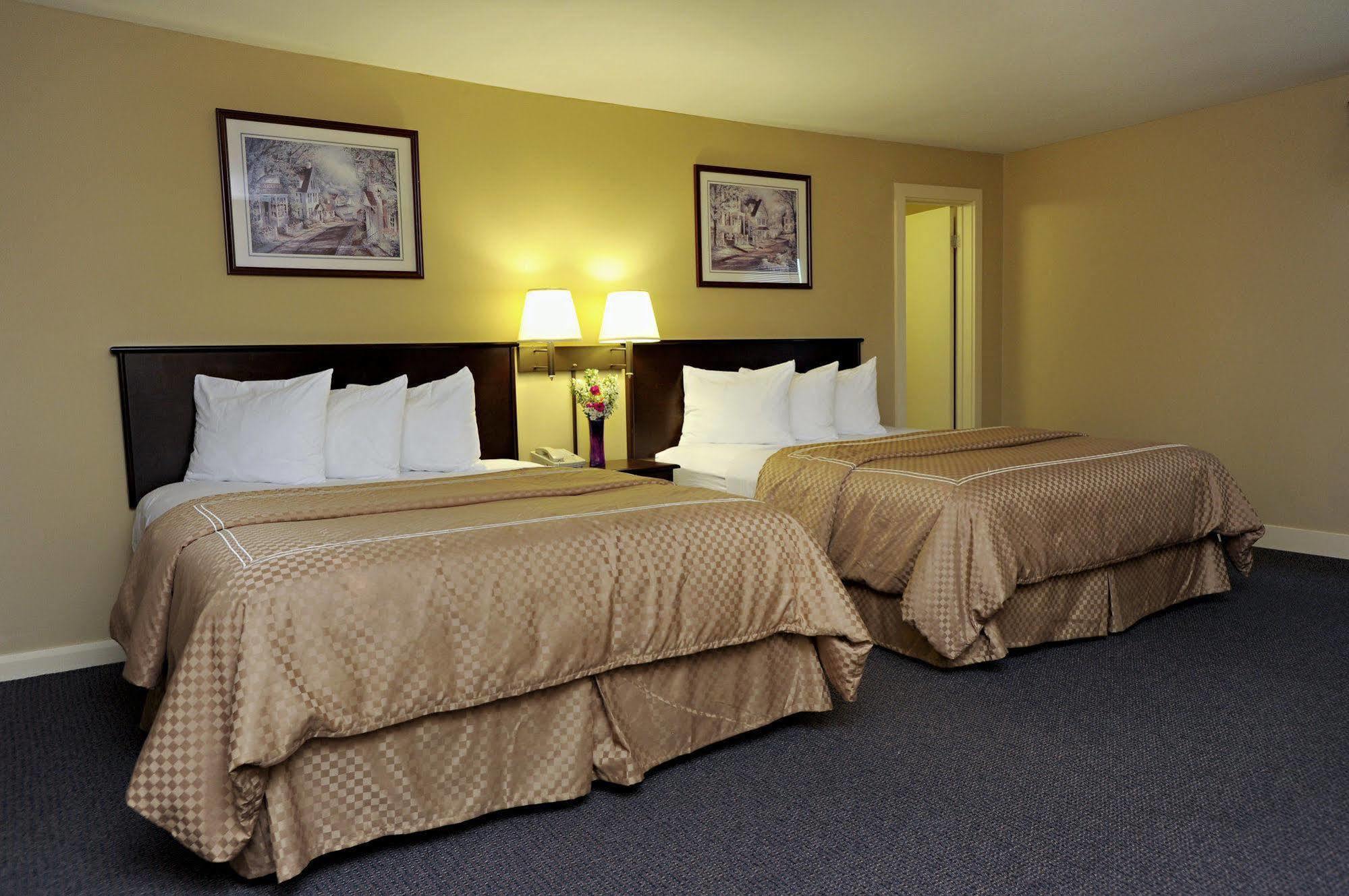 Mt. Madison Inn & Suites Gorham Exterior photo