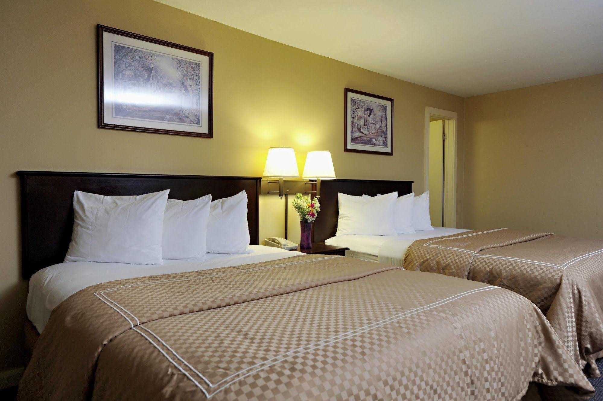 Mt. Madison Inn & Suites Gorham Exterior photo