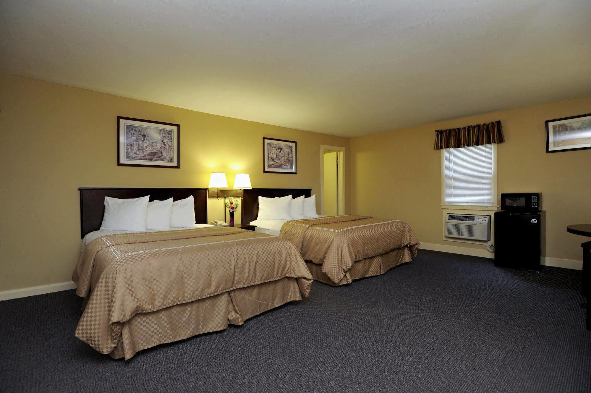 Mt. Madison Inn & Suites Gorham Exterior photo