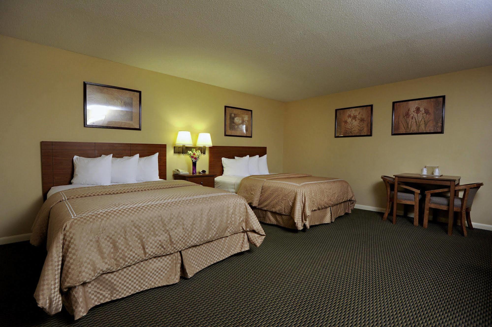 Mt. Madison Inn & Suites Gorham Exterior photo