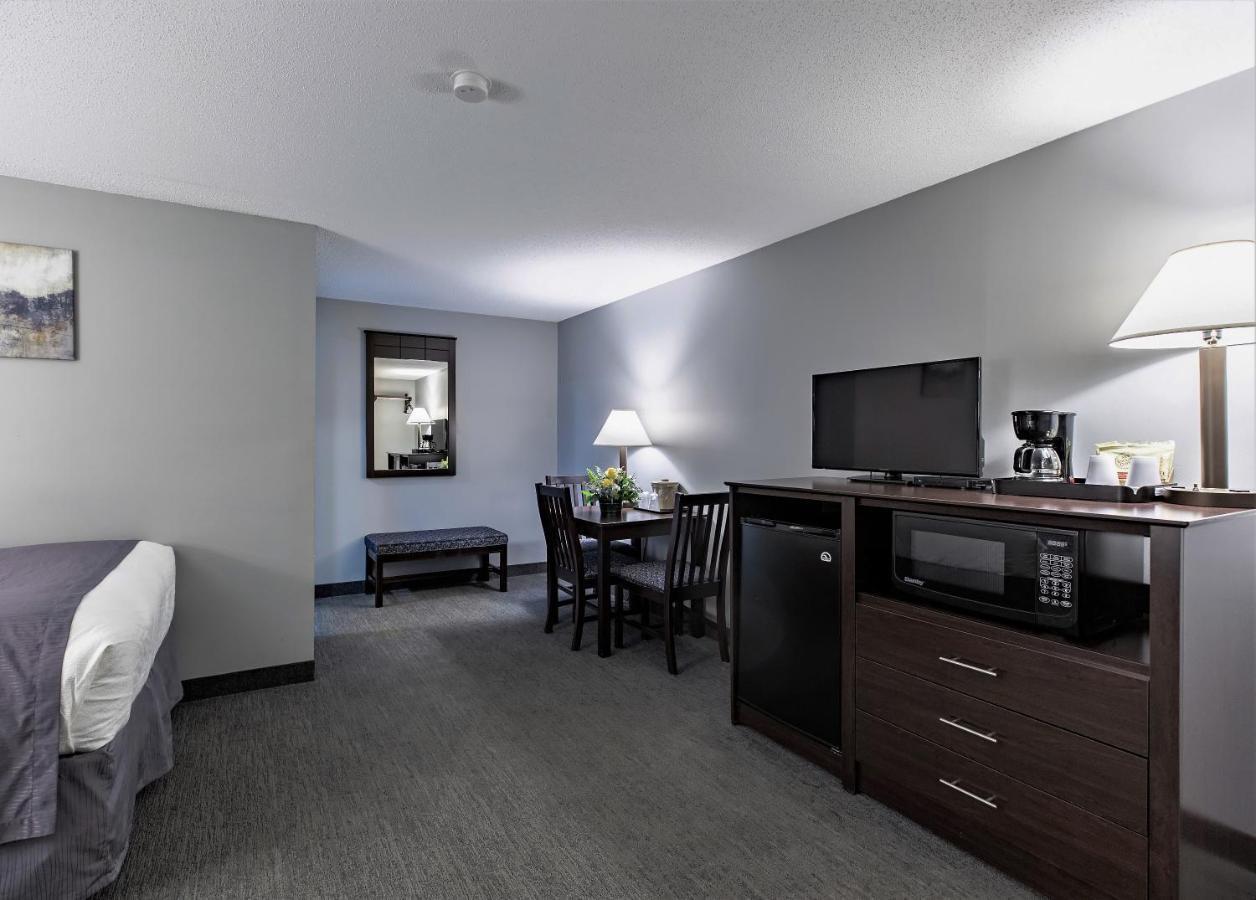 Mt. Madison Inn & Suites Gorham Exterior photo