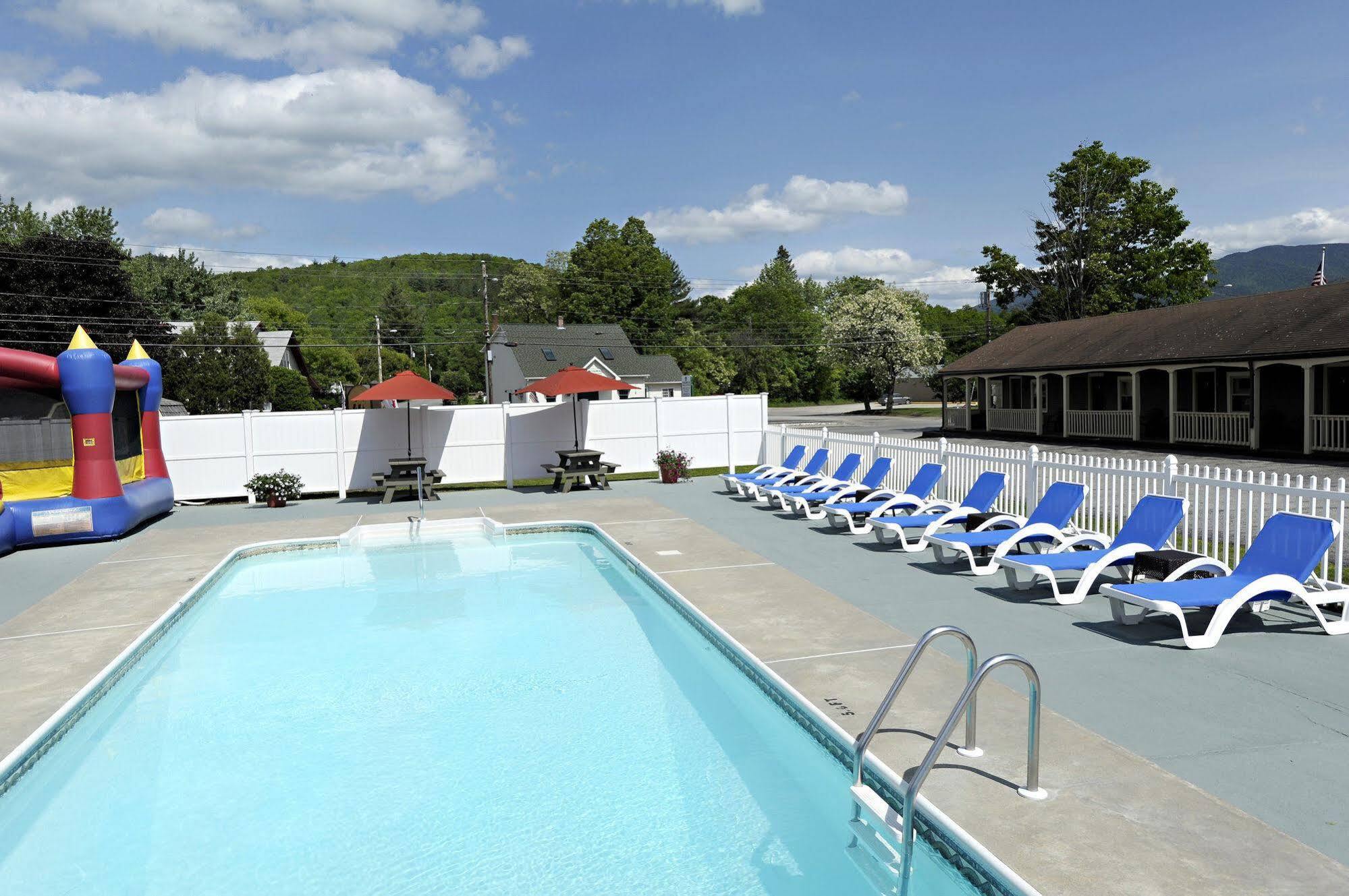 Mt. Madison Inn & Suites Gorham Exterior photo